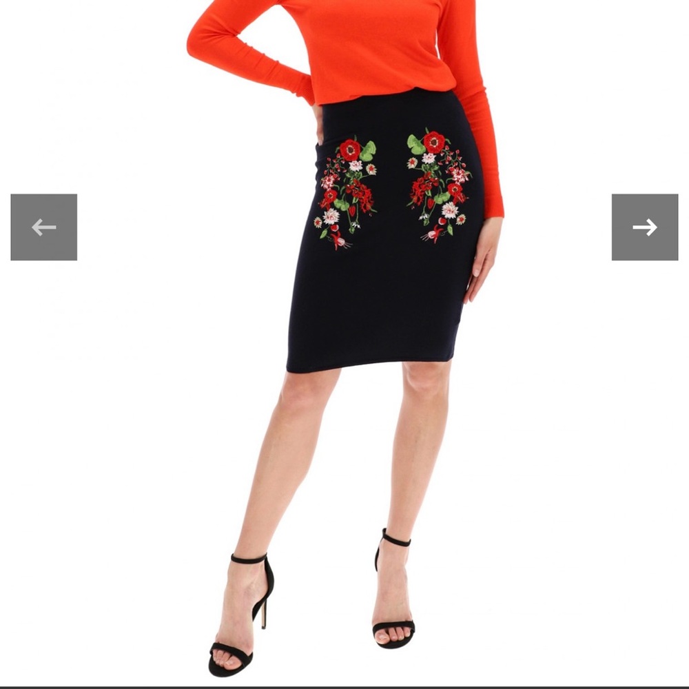 Desigual Knit Fitted Skirt Embroidered Floral Size Small (28x23) - Picture 2 of 10